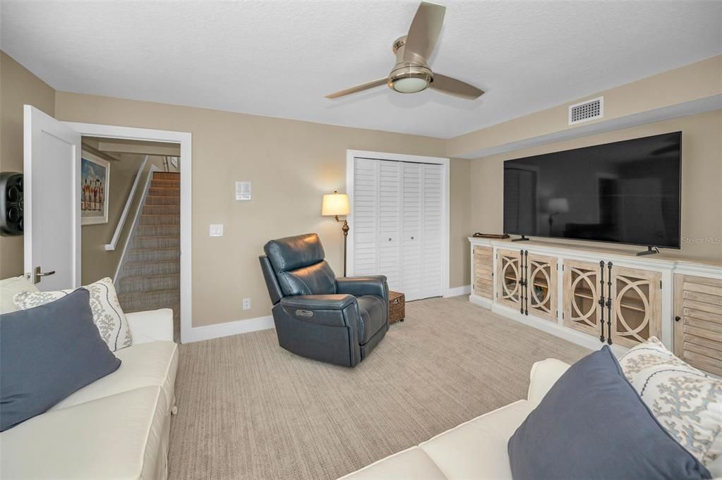 For Sale: $1,125,000 (3 beds, 3 baths, 2215 Square Feet)