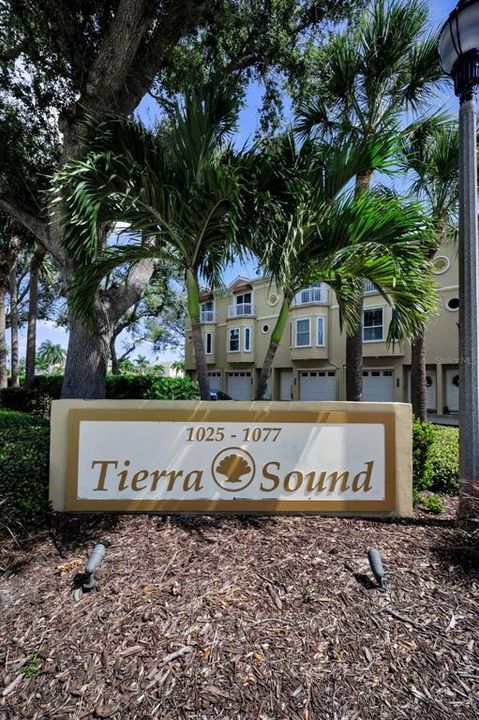 For Sale: $1,125,000 (3 beds, 3 baths, 2215 Square Feet)