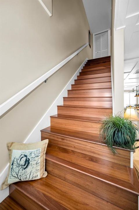 For Sale: $1,125,000 (3 beds, 3 baths, 2215 Square Feet)