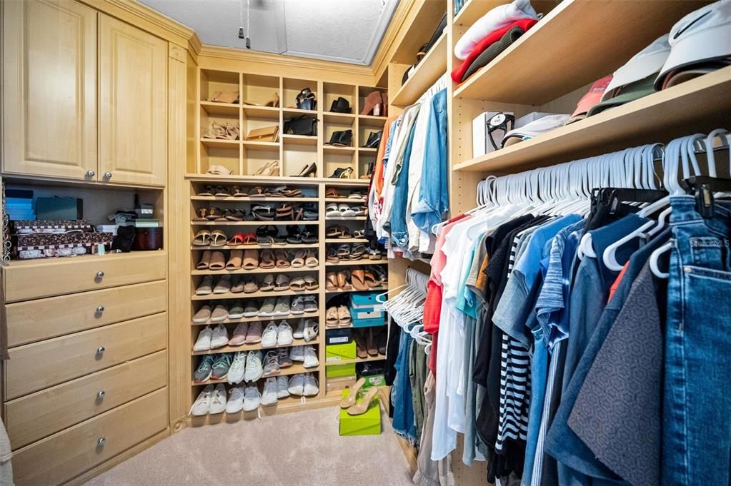 For Sale: $1,125,000 (3 beds, 3 baths, 2215 Square Feet)