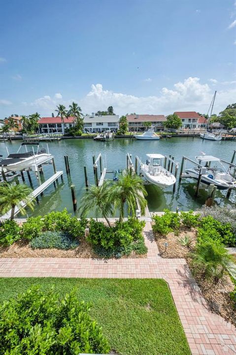 For Sale: $1,125,000 (3 beds, 3 baths, 2215 Square Feet)