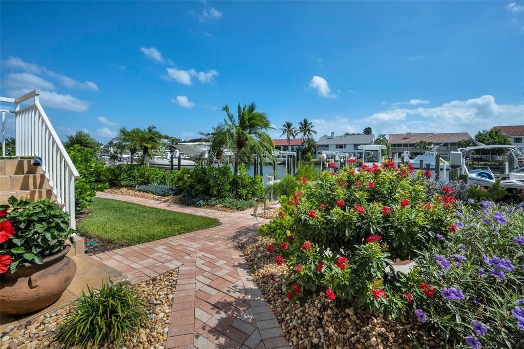 For Sale: $1,125,000 (3 beds, 3 baths, 2215 Square Feet)