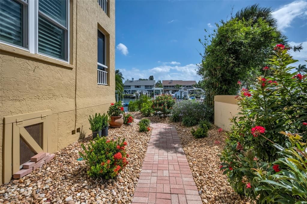 For Sale: $1,125,000 (3 beds, 3 baths, 2215 Square Feet)