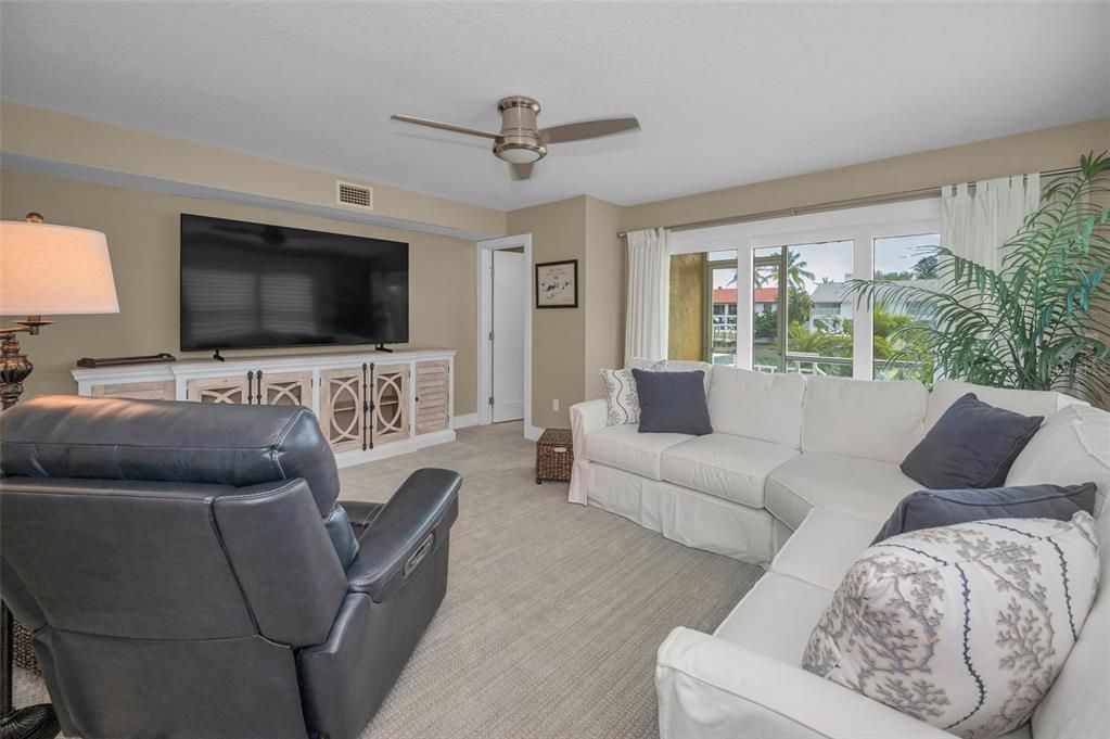 For Sale: $1,125,000 (3 beds, 3 baths, 2215 Square Feet)