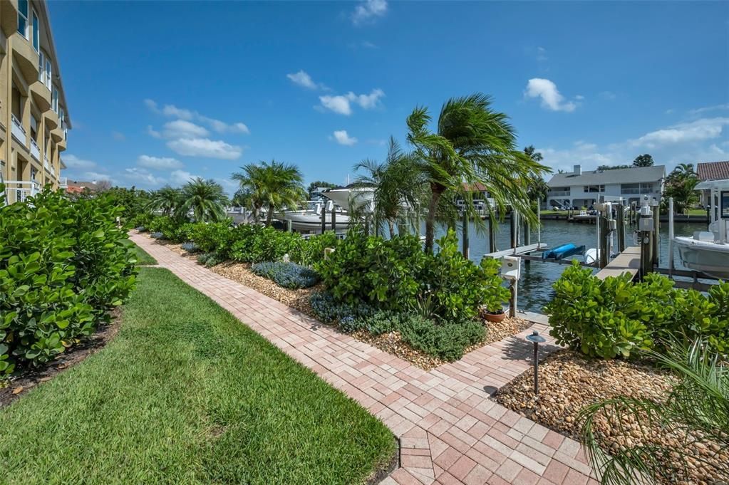 For Sale: $1,125,000 (3 beds, 3 baths, 2215 Square Feet)