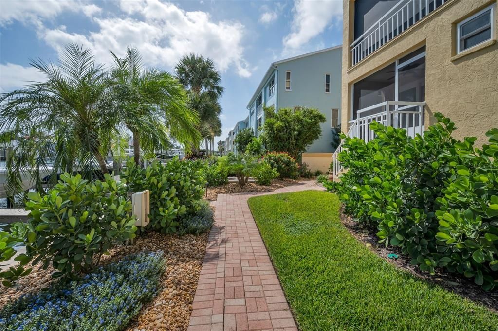 For Sale: $1,125,000 (3 beds, 3 baths, 2215 Square Feet)