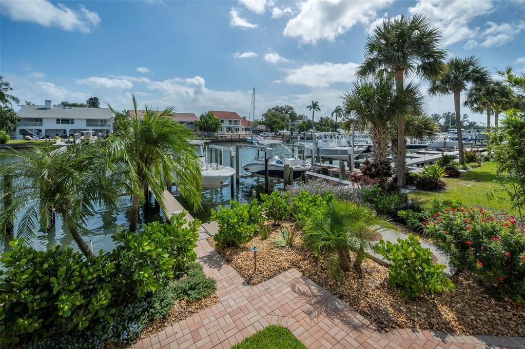 For Sale: $1,125,000 (3 beds, 3 baths, 2215 Square Feet)