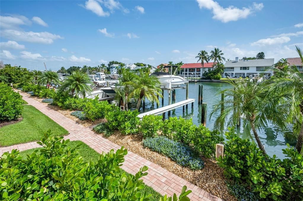 For Sale: $1,125,000 (3 beds, 3 baths, 2215 Square Feet)