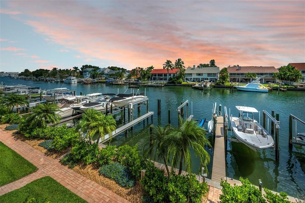 For Sale: $1,125,000 (3 beds, 3 baths, 2215 Square Feet)