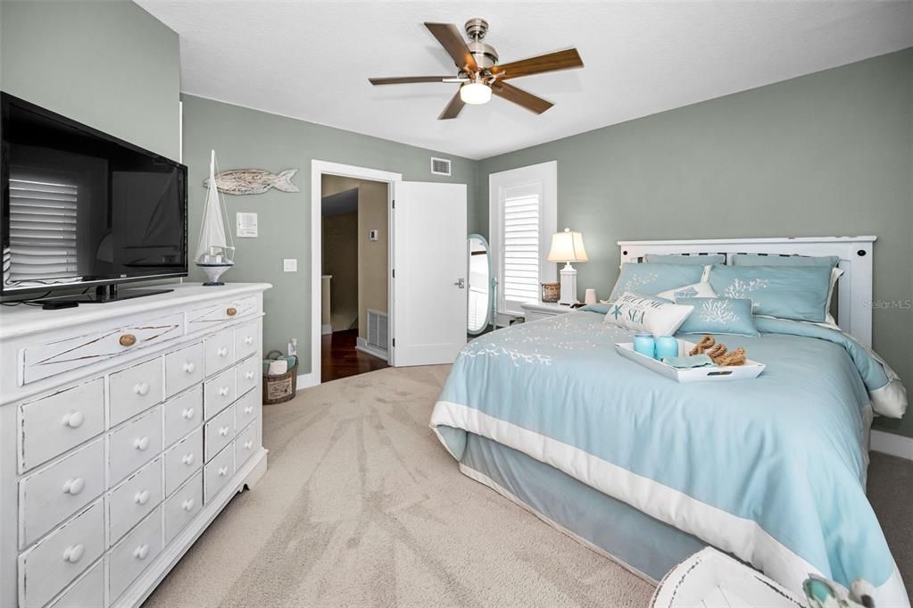 For Sale: $1,125,000 (3 beds, 3 baths, 2215 Square Feet)