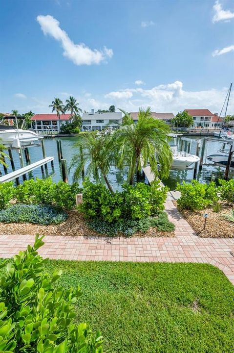 For Sale: $1,125,000 (3 beds, 3 baths, 2215 Square Feet)