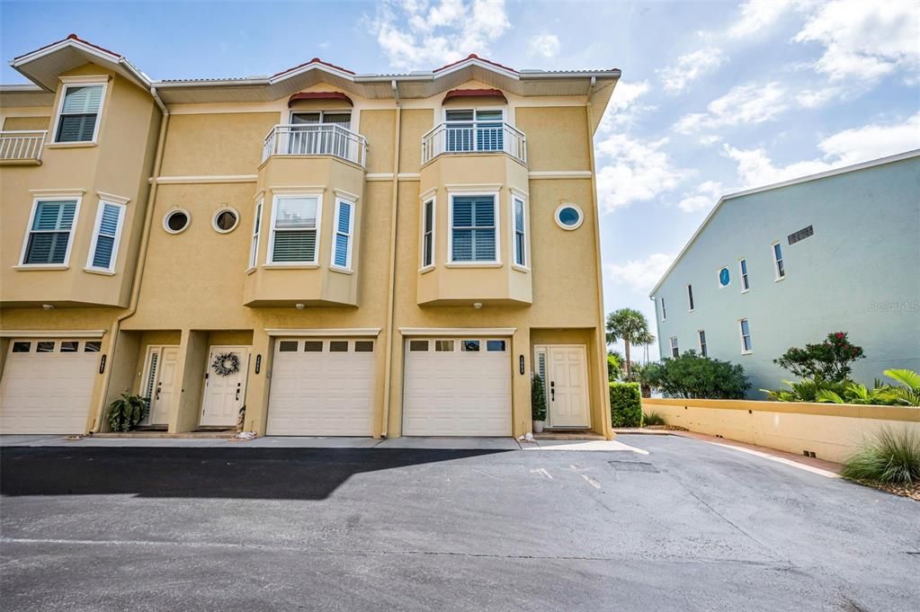 For Sale: $1,125,000 (3 beds, 3 baths, 2215 Square Feet)