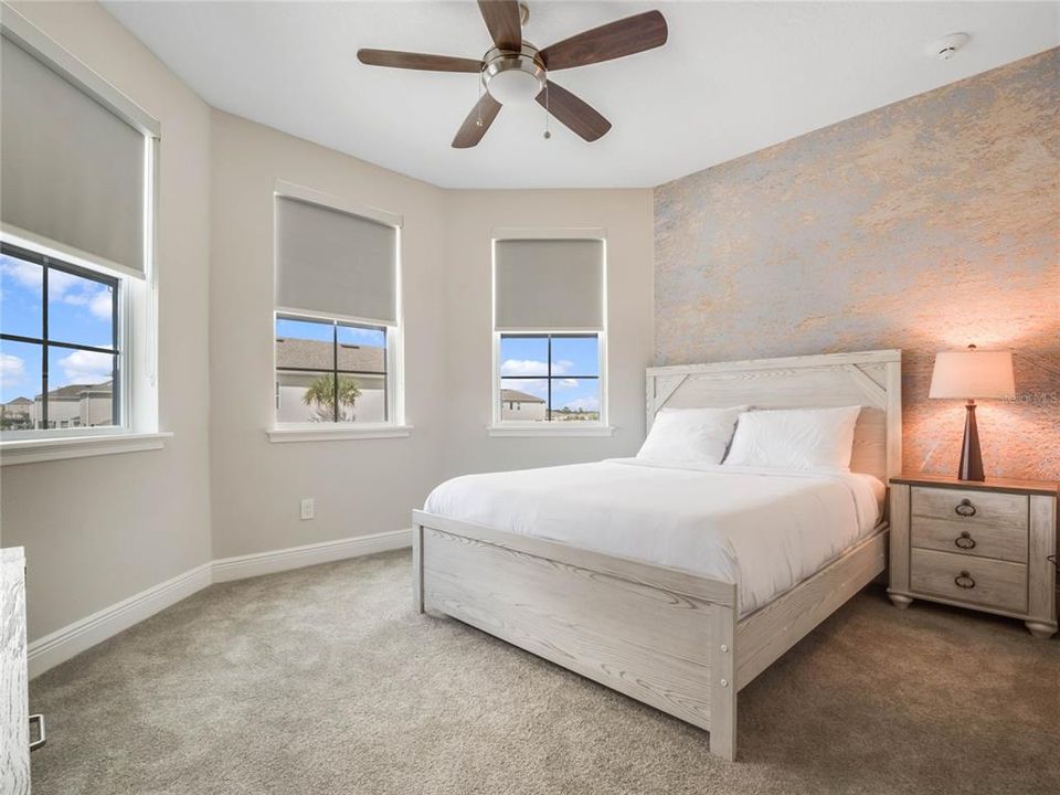 Active With Contract: $1,199,999 (11 beds, 10 baths, 5496 Square Feet)