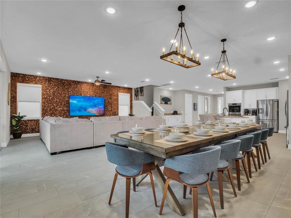 Active With Contract: $1,199,999 (11 beds, 10 baths, 5496 Square Feet)