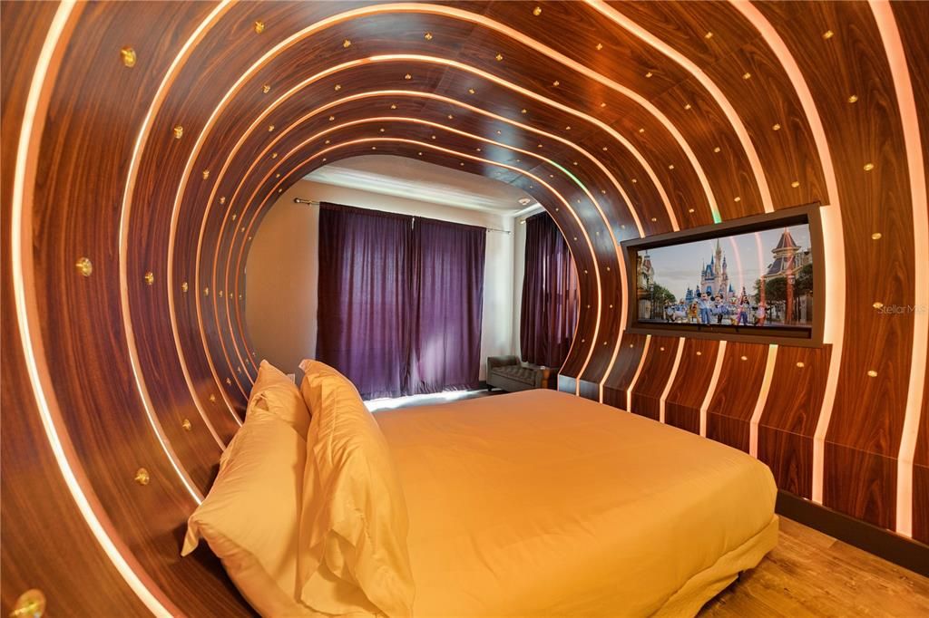 Active With Contract: $1,199,999 (11 beds, 10 baths, 5496 Square Feet)