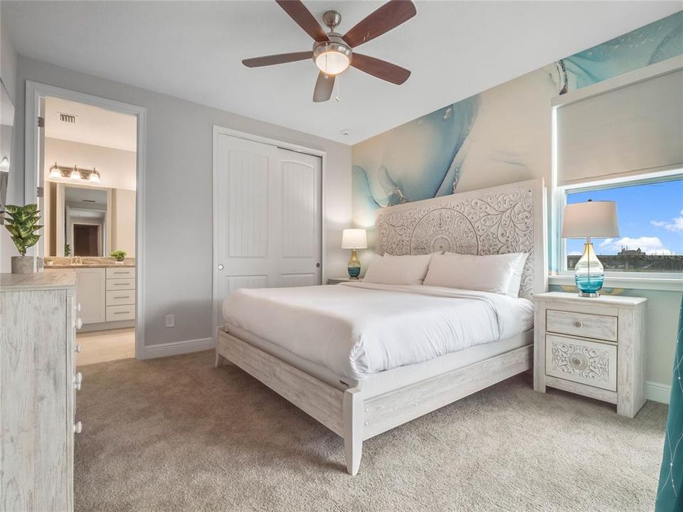 Active With Contract: $1,199,999 (11 beds, 10 baths, 5496 Square Feet)