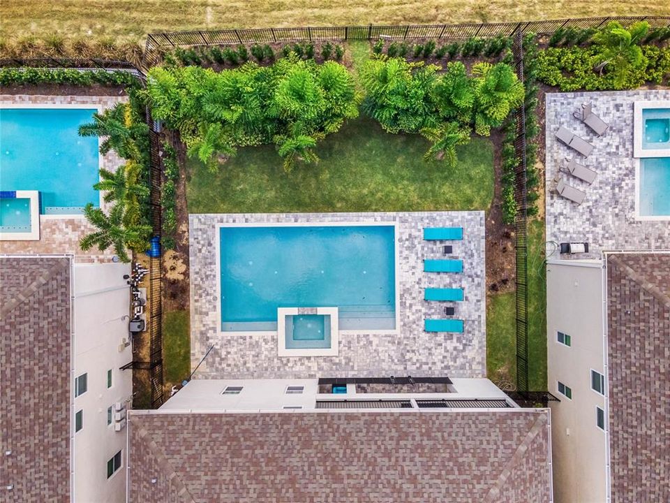 Active With Contract: $1,199,999 (11 beds, 10 baths, 5496 Square Feet)