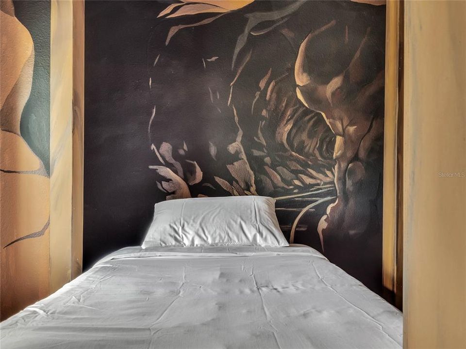 Active With Contract: $1,199,999 (11 beds, 10 baths, 5496 Square Feet)