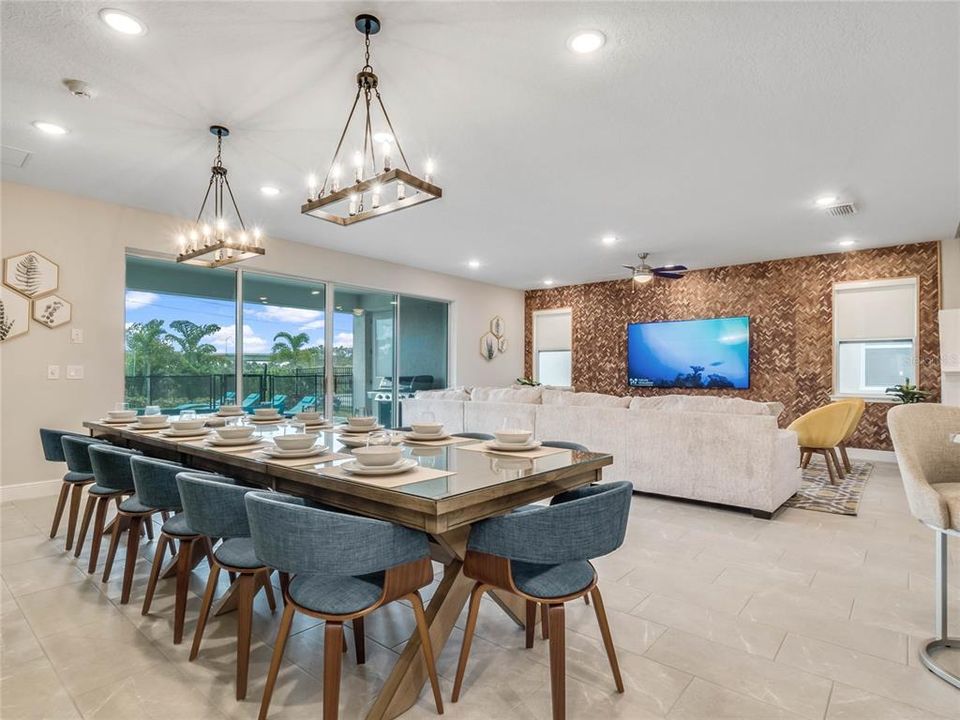 Active With Contract: $1,199,999 (11 beds, 10 baths, 5496 Square Feet)