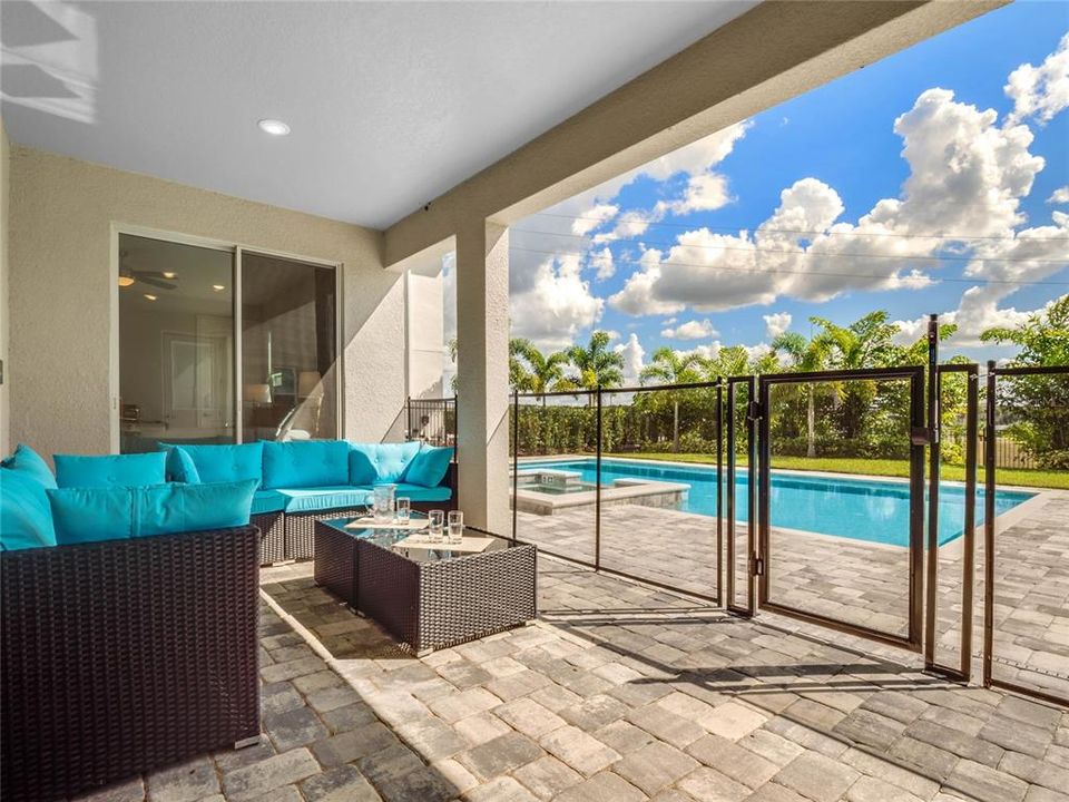 Active With Contract: $1,199,999 (11 beds, 10 baths, 5496 Square Feet)