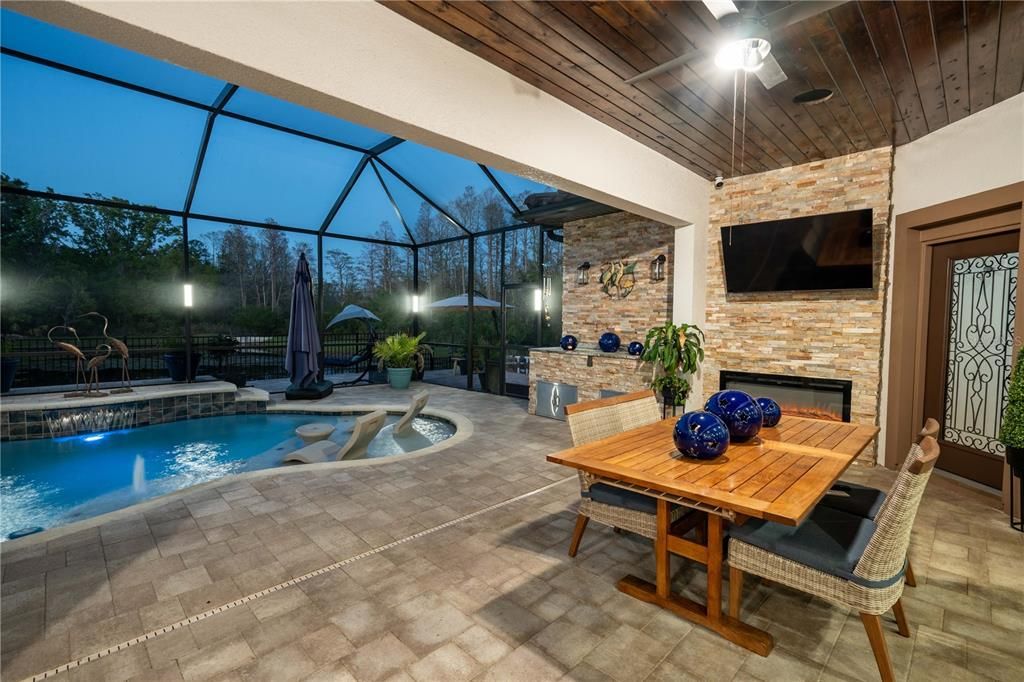 待售: $1,099,000 (5 贝兹, 4 浴室, 4536 平方英尺)