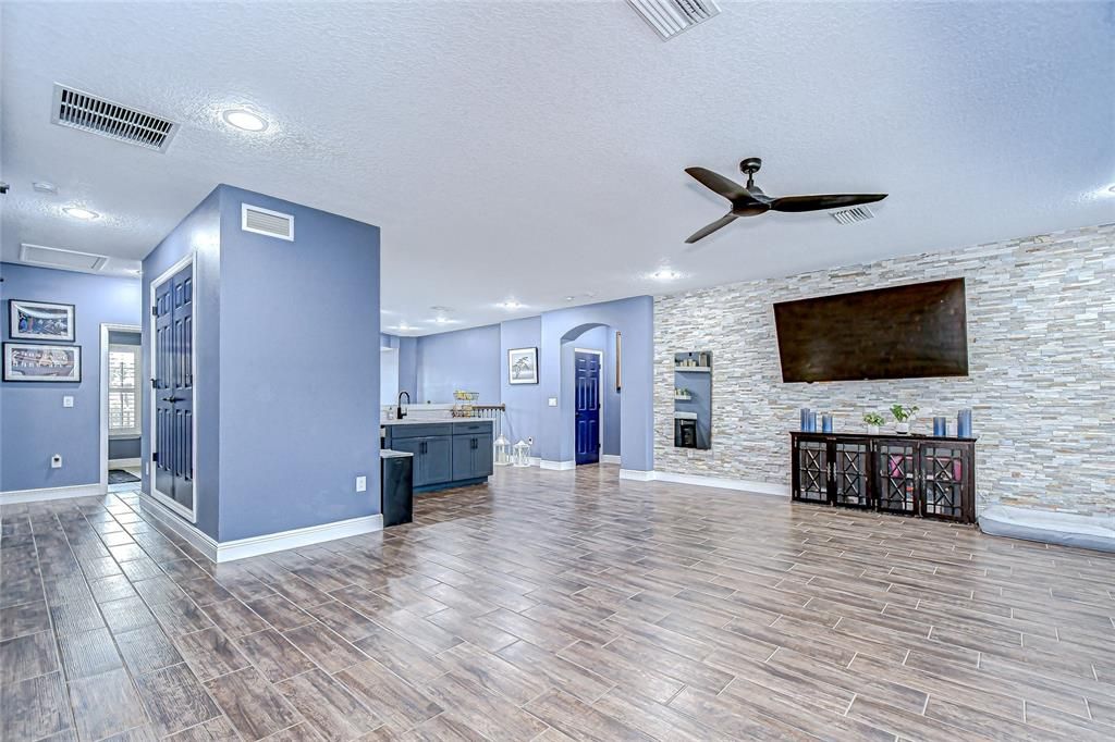 待售: $1,099,000 (5 贝兹, 4 浴室, 4536 平方英尺)