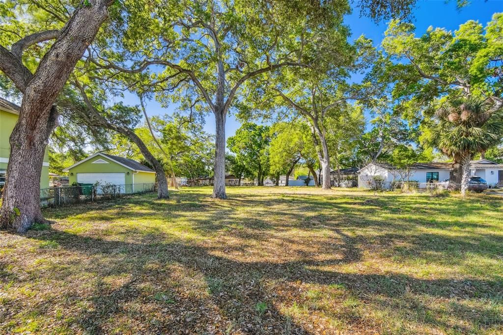 На продажу: $750,000 (0.41 acres)