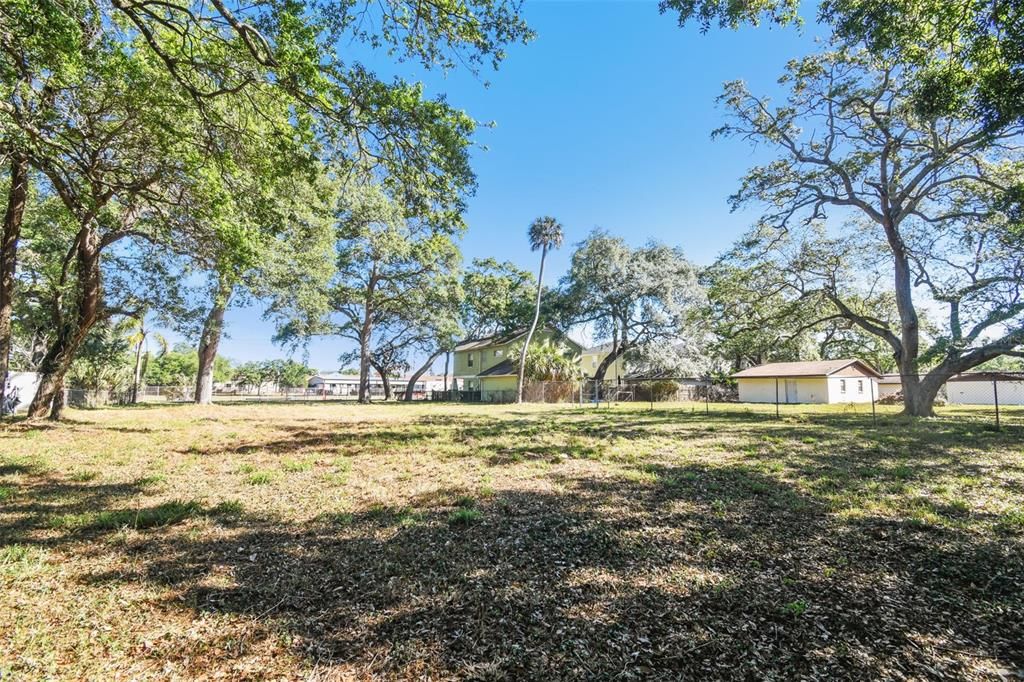 На продажу: $750,000 (0.41 acres)