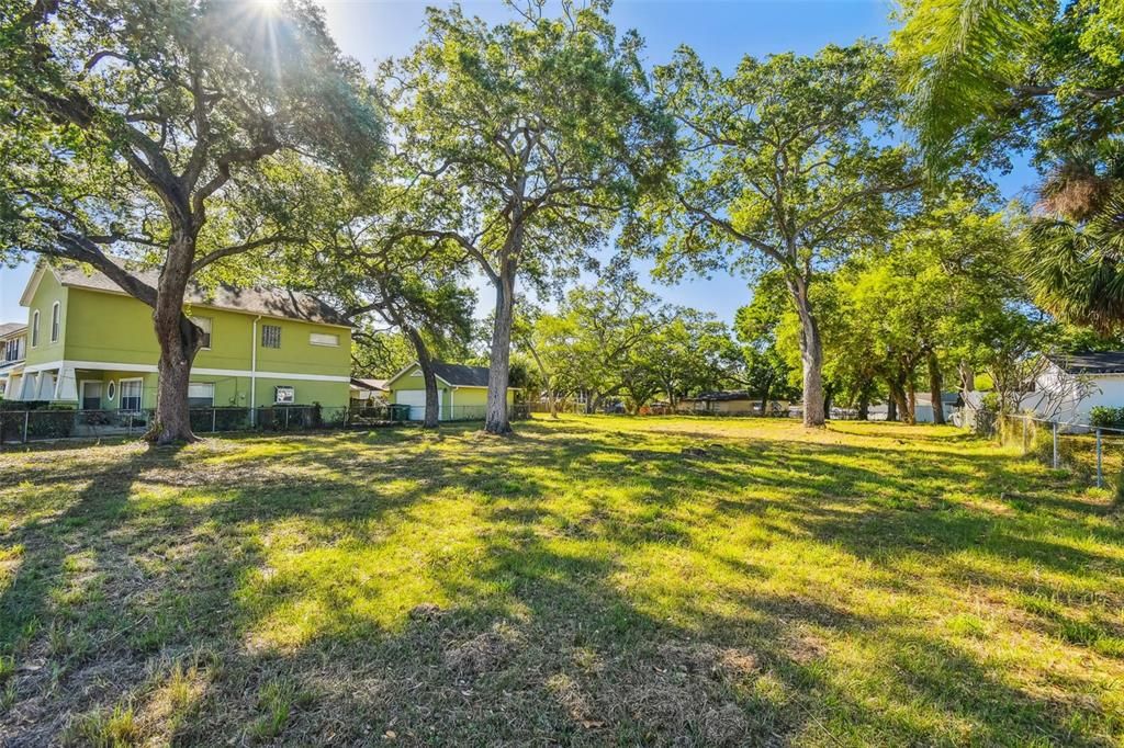 На продажу: $750,000 (0.41 acres)