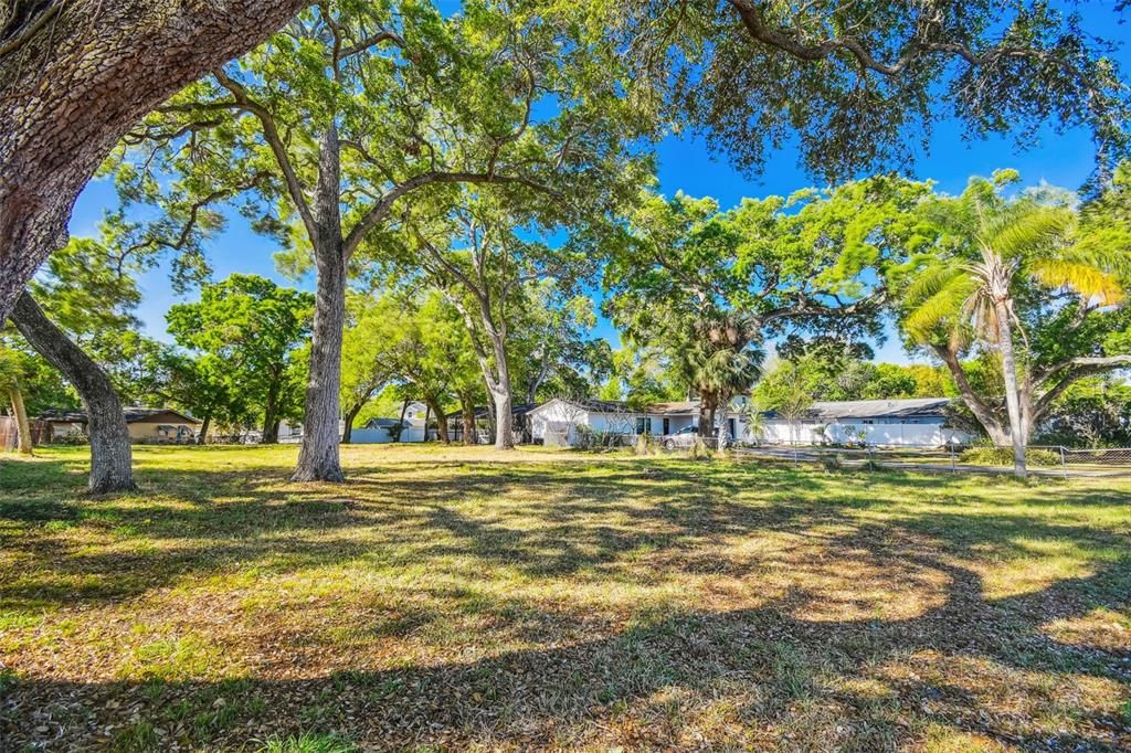 На продажу: $750,000 (0.41 acres)