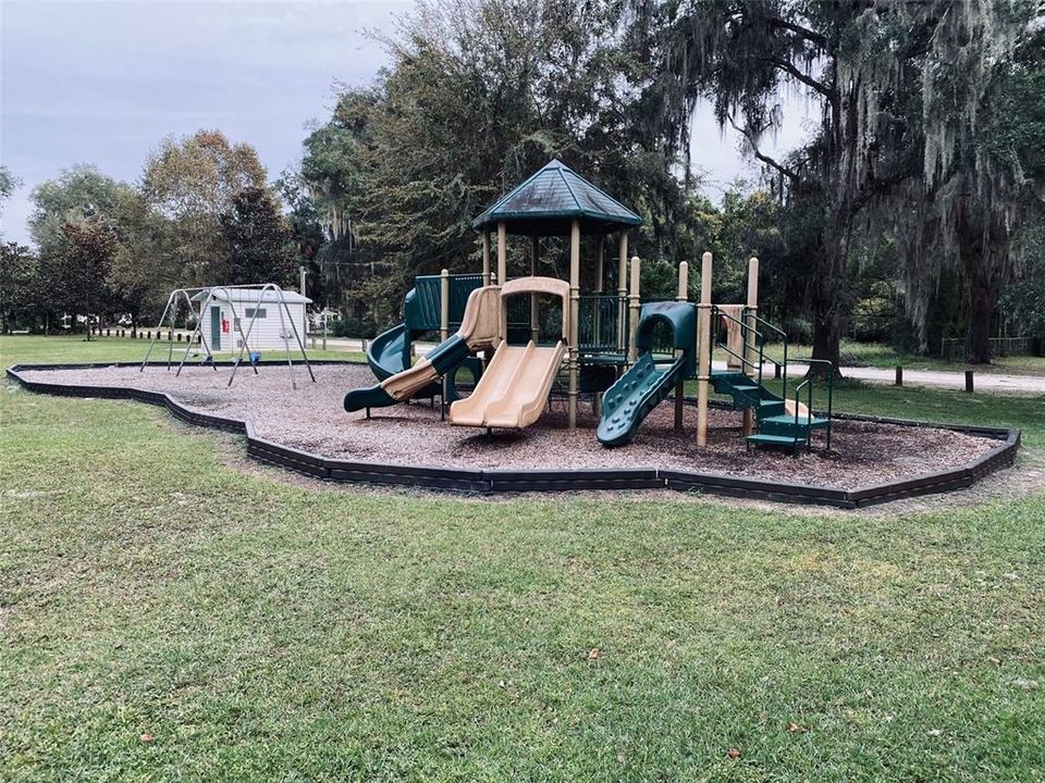 На продажу: $99,900 (0.44 acres)