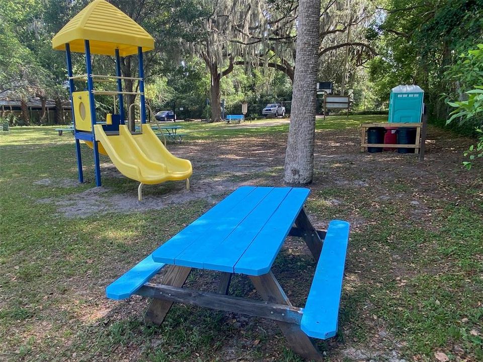 На продажу: $99,900 (0.44 acres)