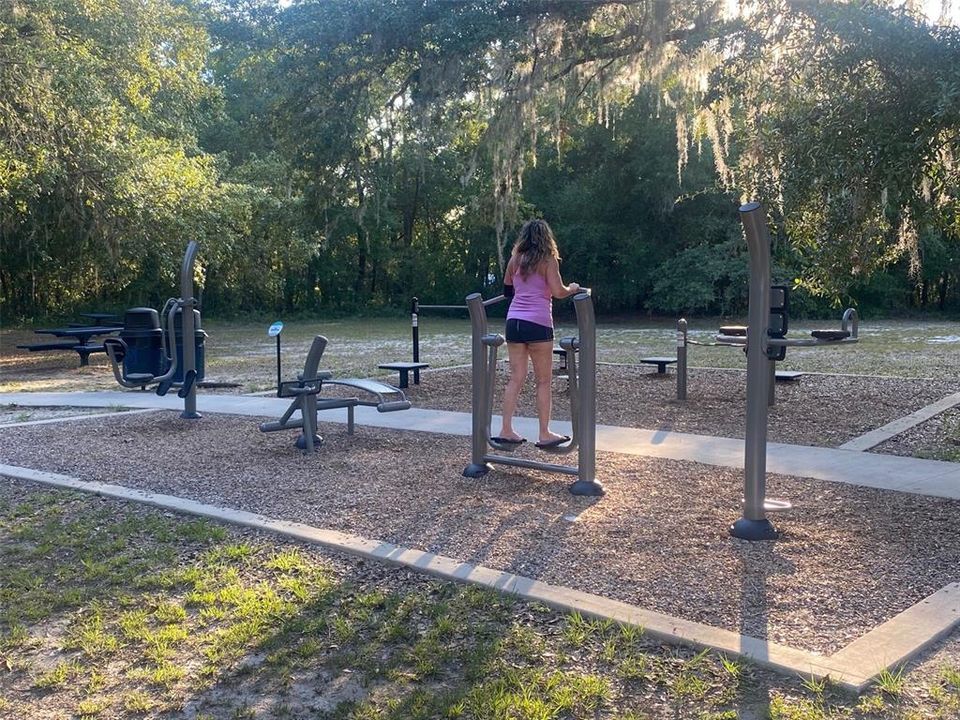 На продажу: $99,900 (0.44 acres)