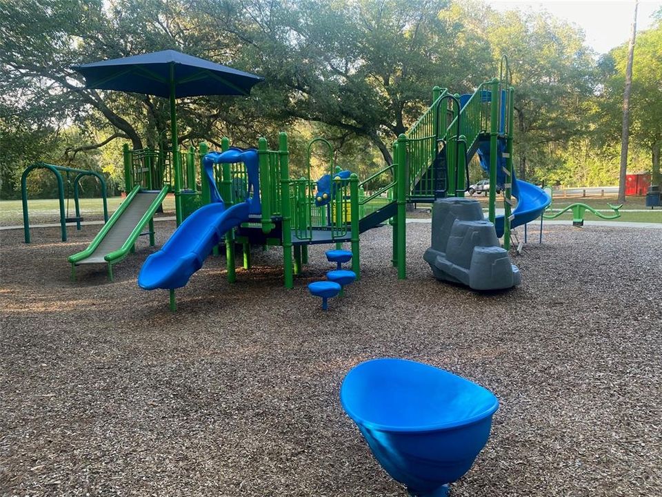 На продажу: $99,900 (0.44 acres)