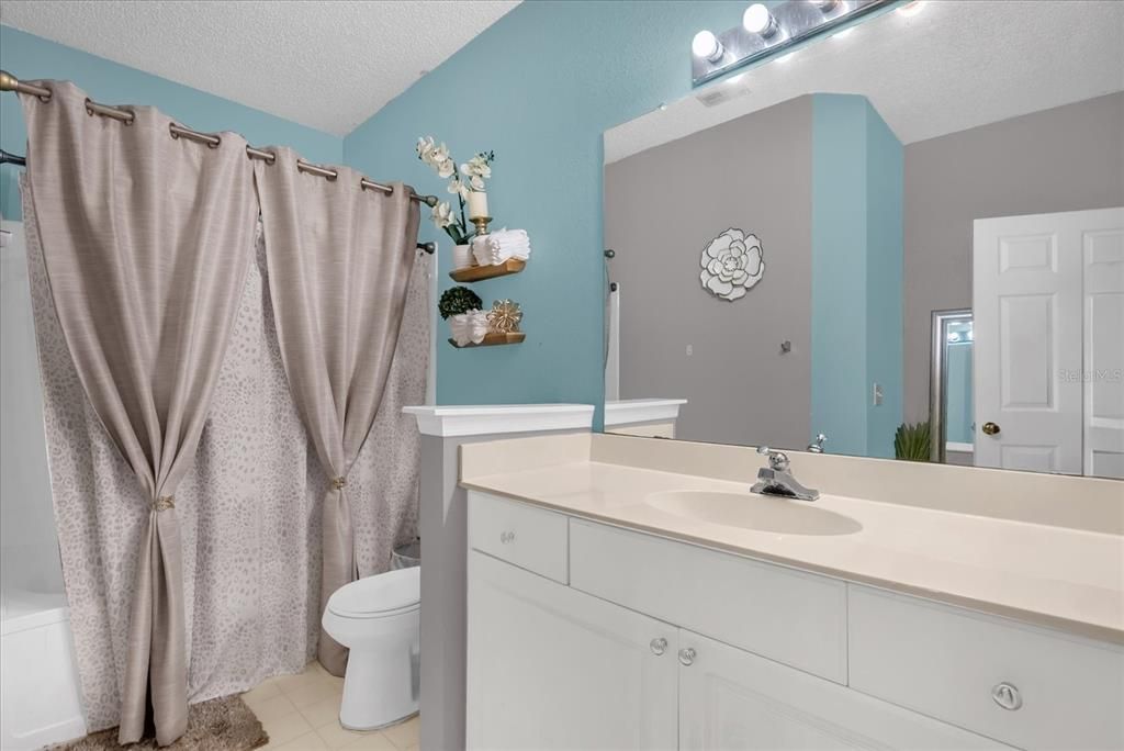 待售: $205,000 (2 贝兹, 2 浴室, 1077 平方英尺)