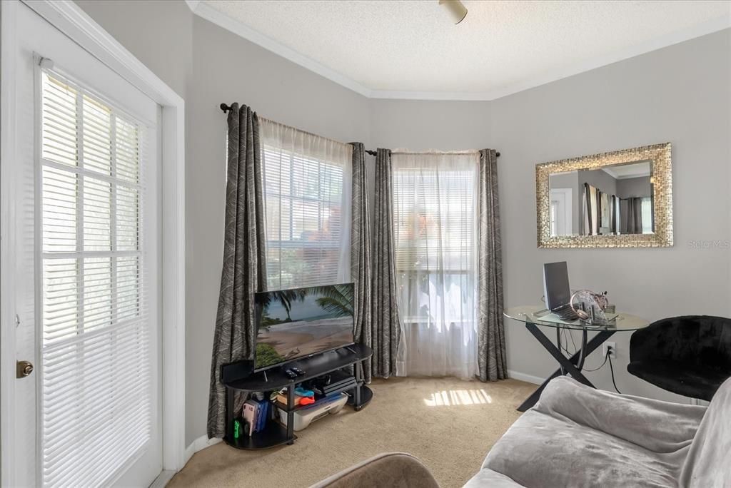 待售: $205,000 (2 贝兹, 2 浴室, 1077 平方英尺)