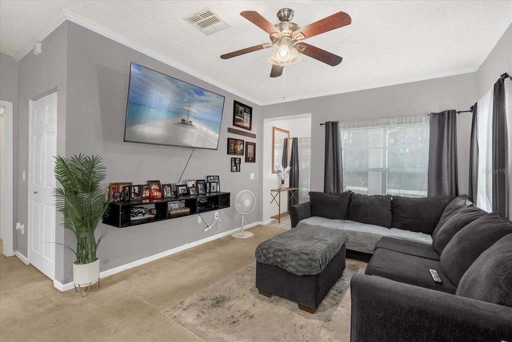 待售: $205,000 (2 贝兹, 2 浴室, 1077 平方英尺)