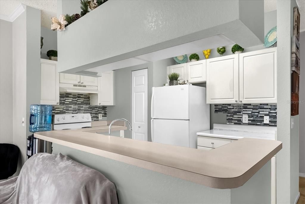 待售: $205,000 (2 贝兹, 2 浴室, 1077 平方英尺)