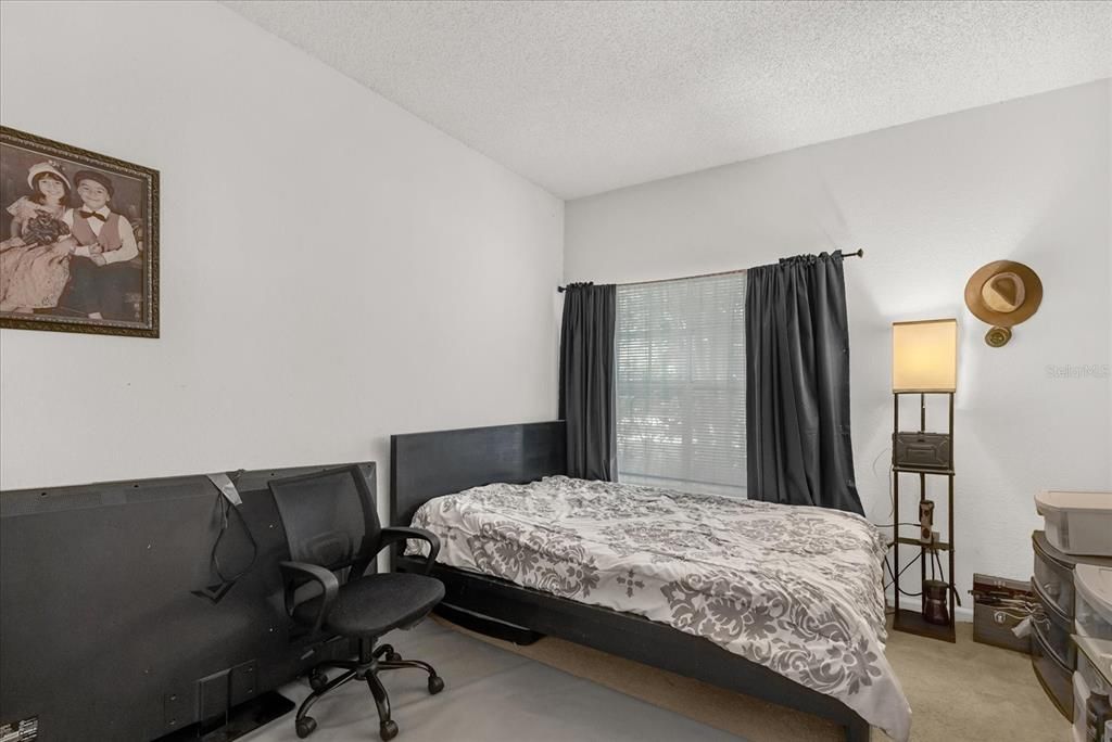 待售: $205,000 (2 贝兹, 2 浴室, 1077 平方英尺)