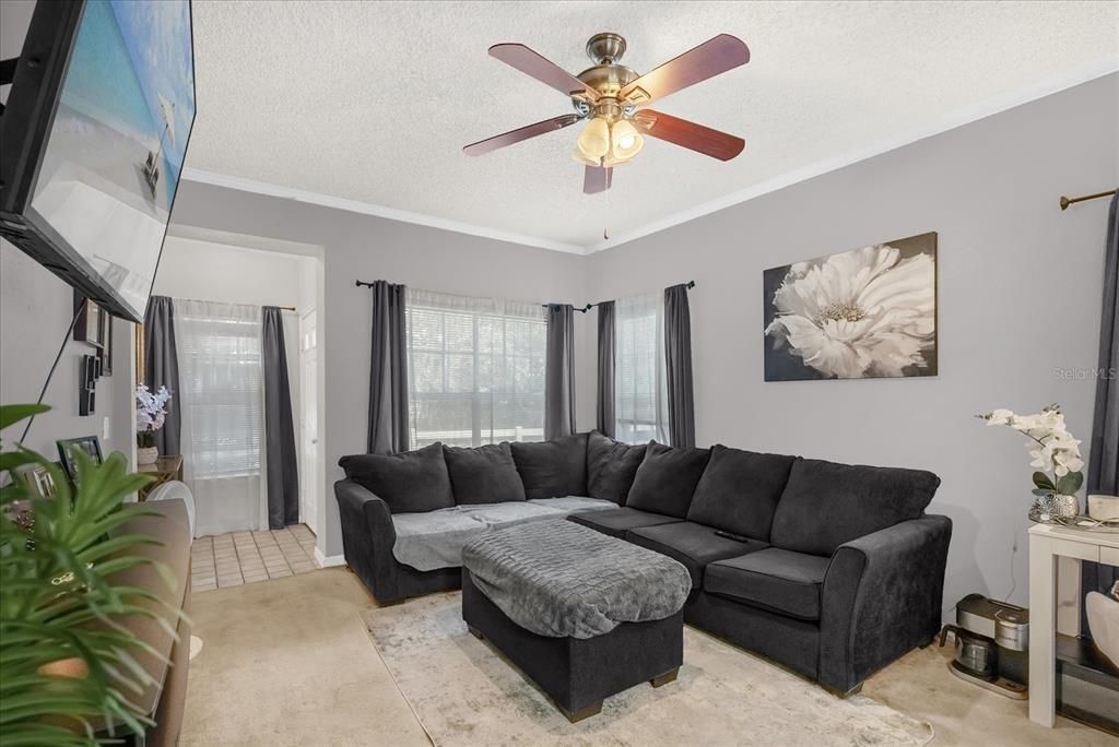 待售: $205,000 (2 贝兹, 2 浴室, 1077 平方英尺)