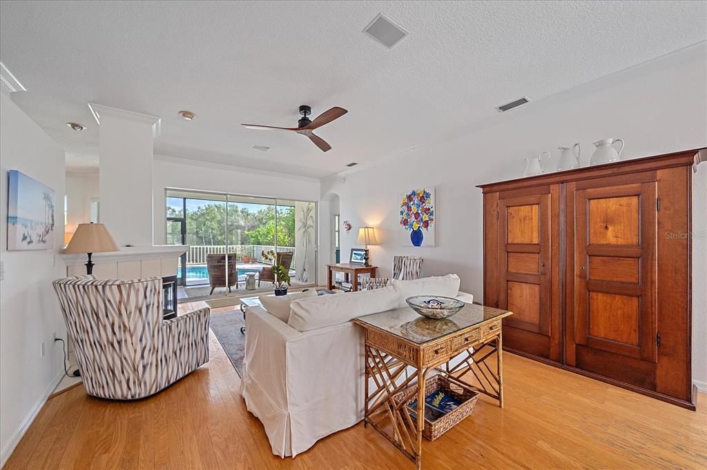 Active With Contract: $489,900 (3 beds, 2 baths, 1849 Square Feet)