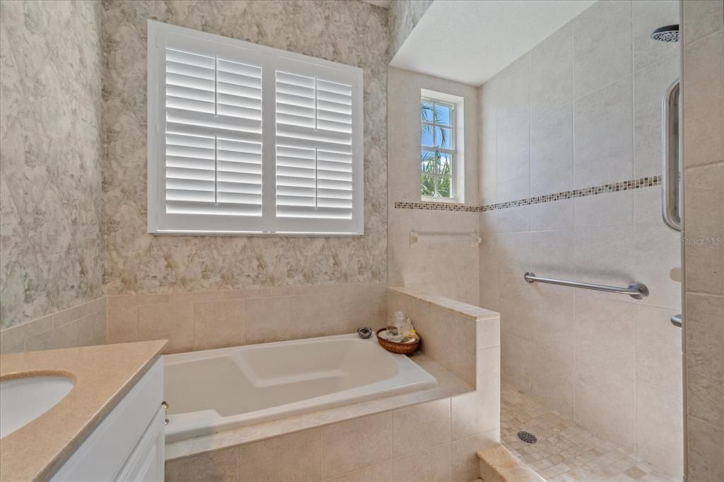 Active With Contract: $489,900 (3 beds, 2 baths, 1849 Square Feet)