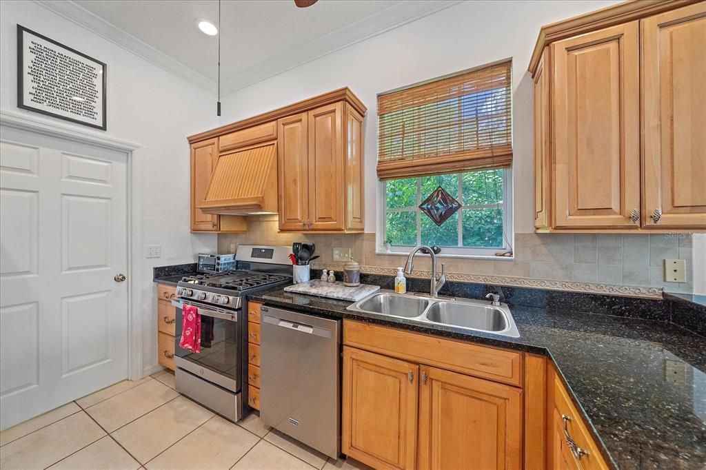 Active With Contract: $489,900 (3 beds, 2 baths, 1849 Square Feet)