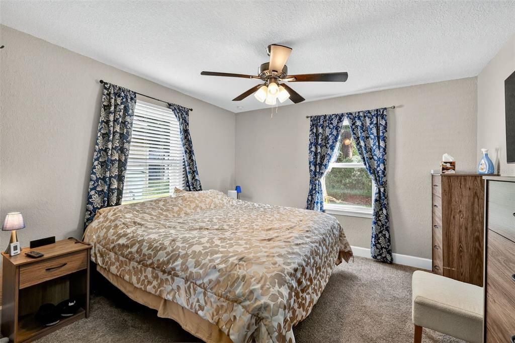 Под контрактом: $200,000 (3 спален, 1 ванн, 875 Квадратных фут)