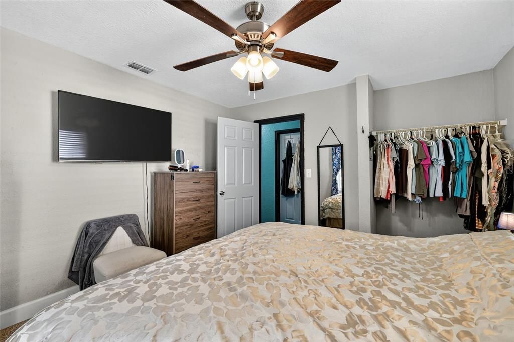 Под контрактом: $200,000 (3 спален, 1 ванн, 875 Квадратных фут)