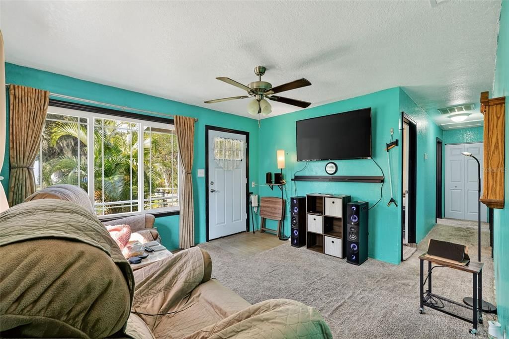 Под контрактом: $200,000 (3 спален, 1 ванн, 875 Квадратных фут)