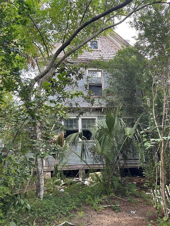 Recently Sold: $75,000 (4 beds, 2 baths, 3300 Square Feet)