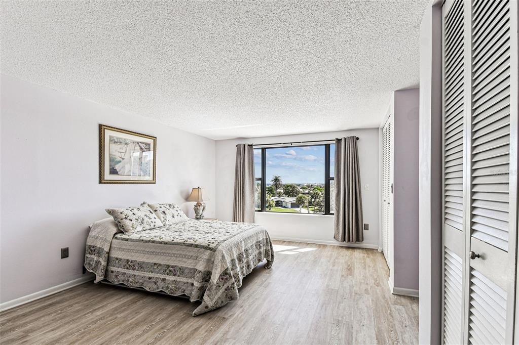 For Sale: $439,000 (2 beds, 2 baths, 1866 Square Feet)