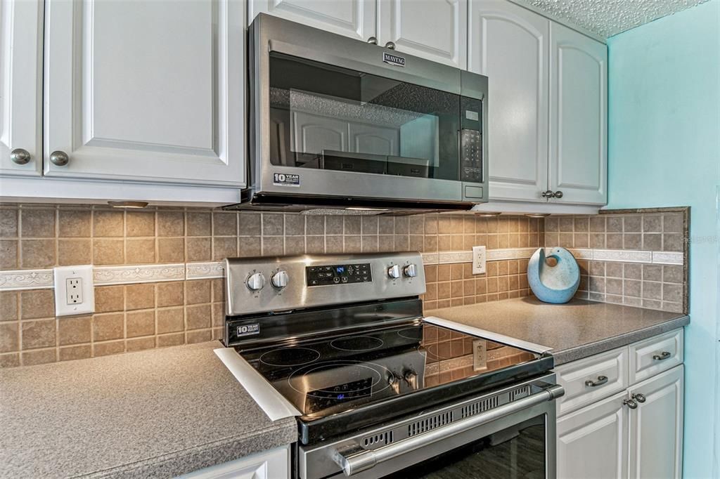 For Sale: $439,000 (2 beds, 2 baths, 1866 Square Feet)