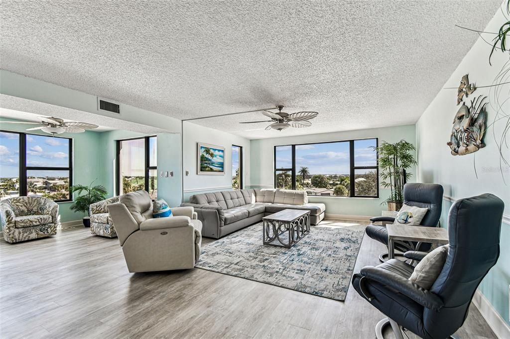 For Sale: $439,000 (2 beds, 2 baths, 1866 Square Feet)